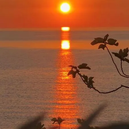 Sensational With Panoramic Views Apartamento Llançà